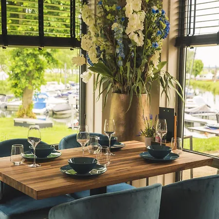 Luxurious Nearby The Lower Rhine 펜션 Maurik
